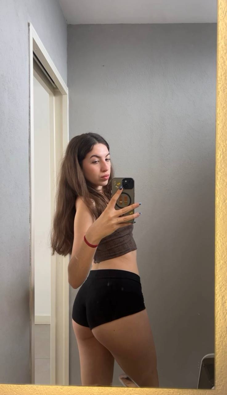 Amber in her underwear in Panama