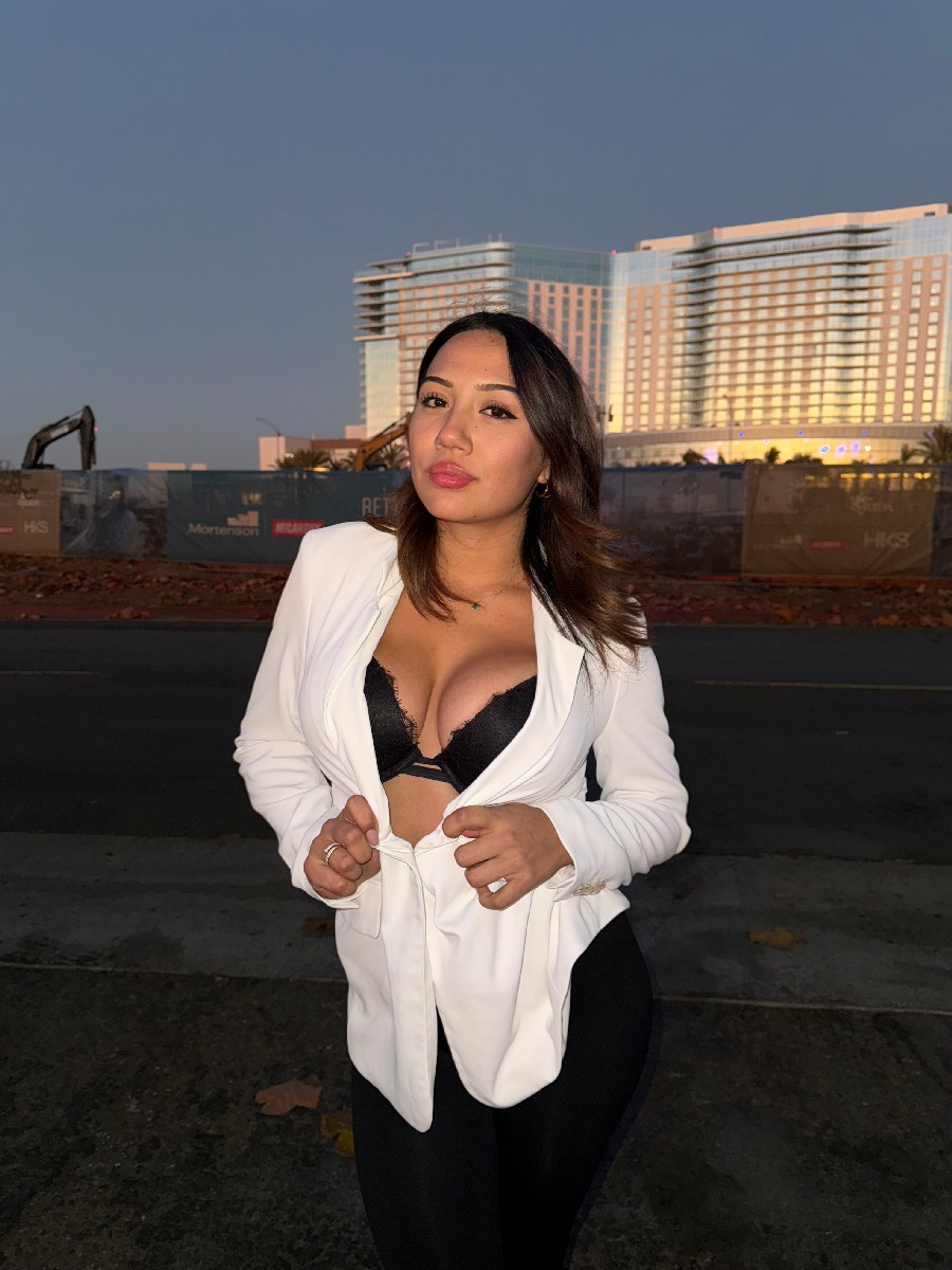 Take a pause and enjoy Ali Cruz — streaming from Panama