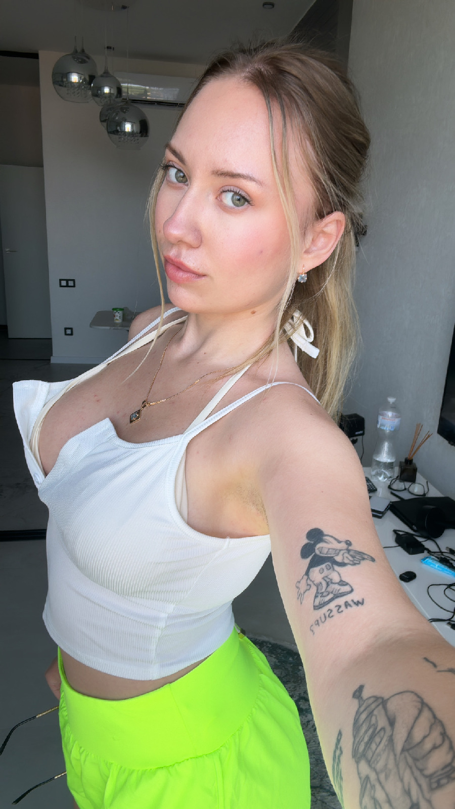 KateV in her underwear in Panama