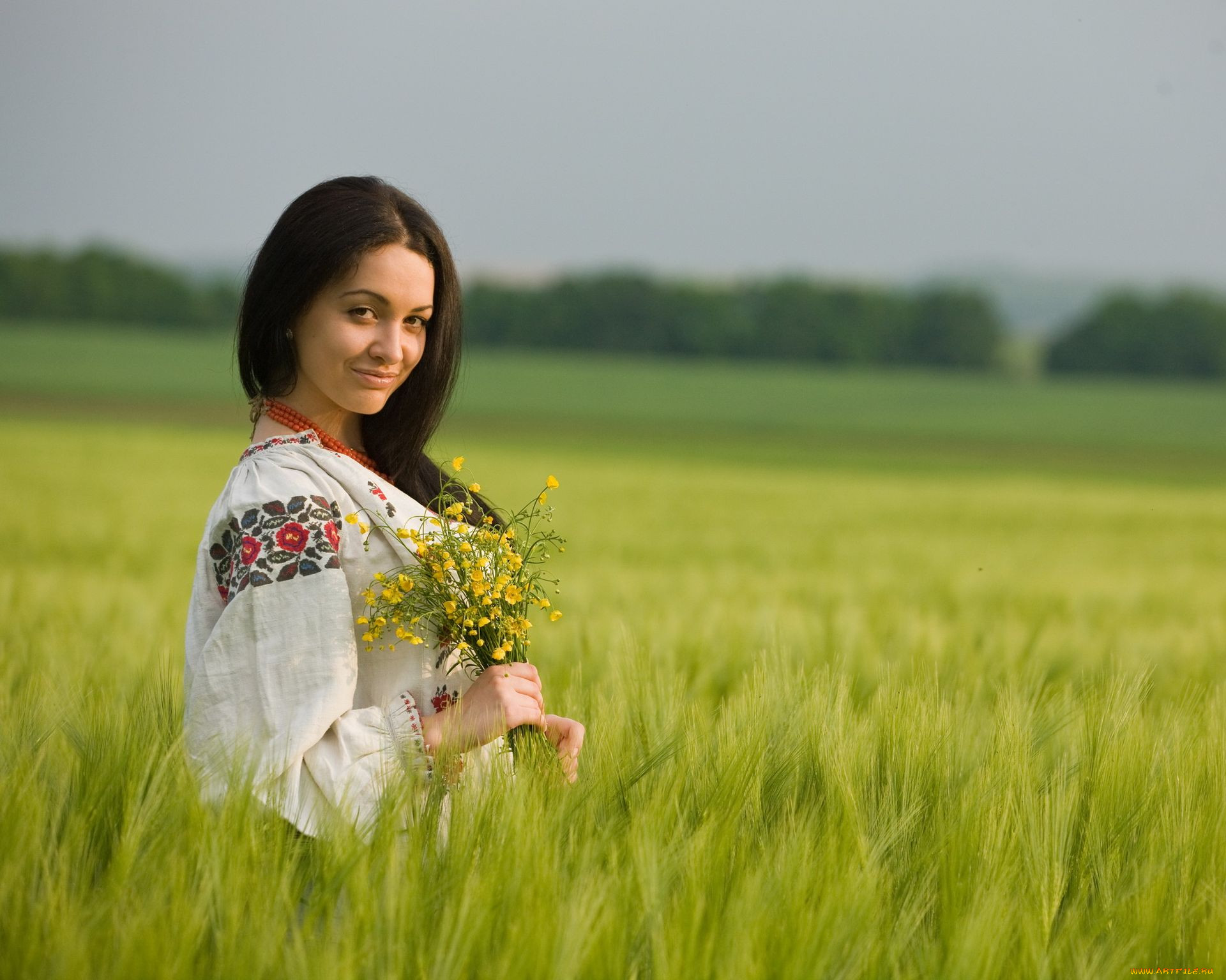 Women in Slavic costumes in Panama